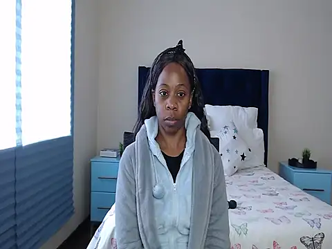 QUEENMANDYY webcam