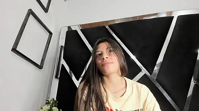 Sasha_Petitte webcam