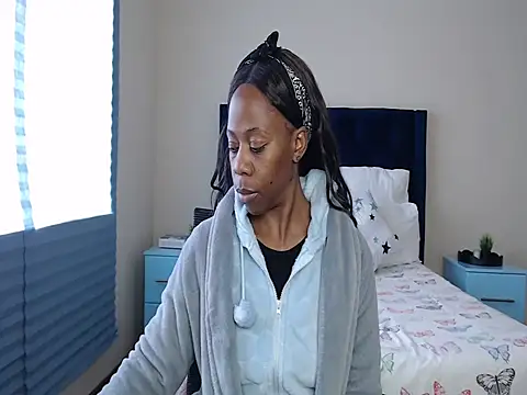 QUEENMANDYY webcam