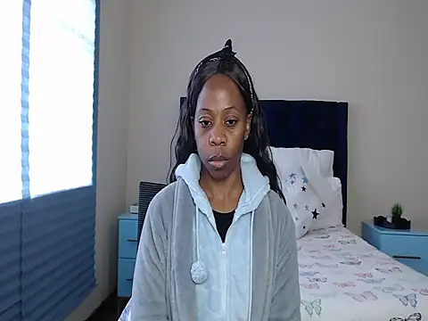 QUEENMANDYY webcam