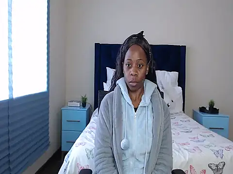 QUEENMANDYY webcam
