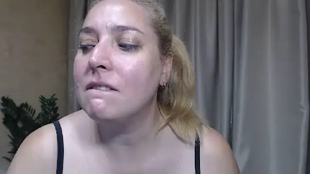 sweetpussy13 webcam