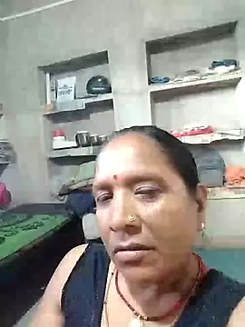 Loomaraj live cam on StripChat