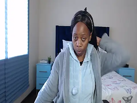 QUEENMANDYY webcam