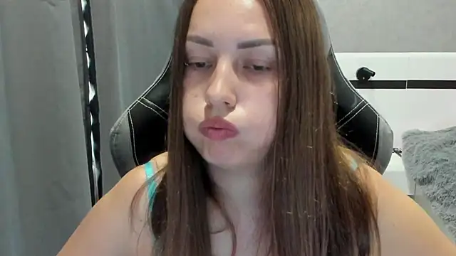 Mia_shy1 webcam