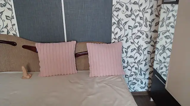AmoraLuv webcam