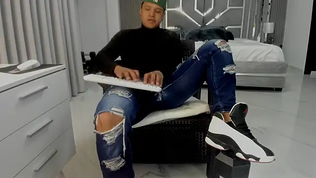 master_leather webcam