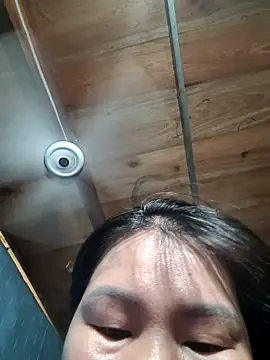 Lady-wet2 webcam
