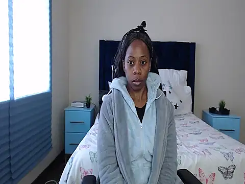 QUEENMANDYY webcam