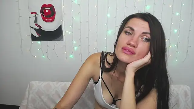 MilaLoona webcam