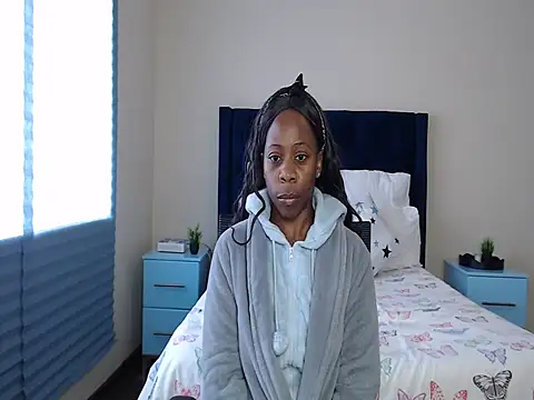 QUEENMANDYY webcam