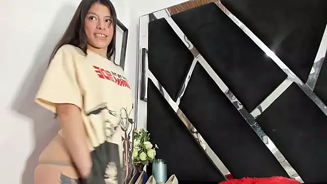 Sasha_Petitte webcam