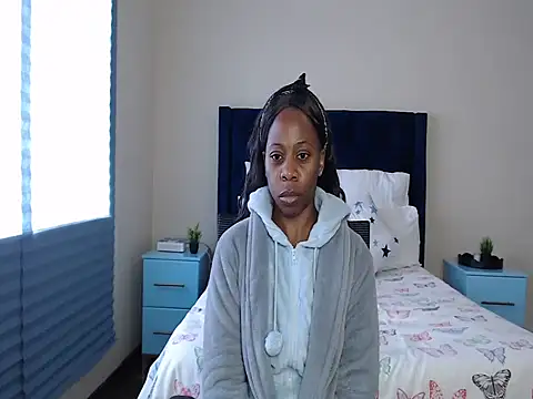 QUEENMANDYY webcam