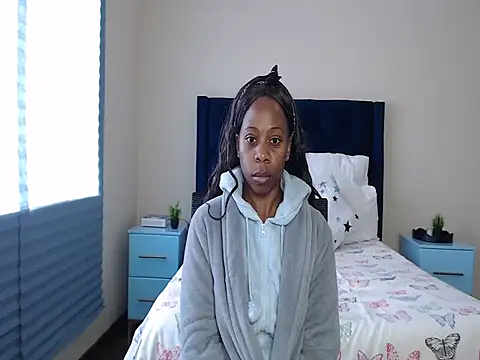 QUEENMANDYY webcam