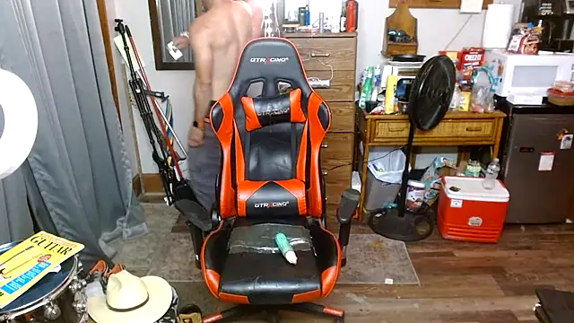 tongueispowerr6d9 webcam