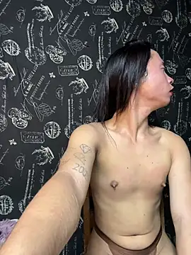 YourHotMenxie18 webcam