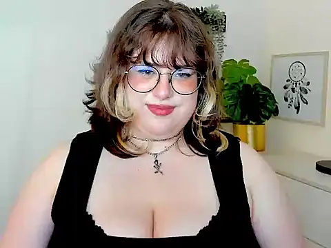 OpheliaLush webcam