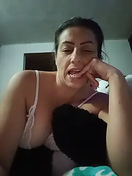 maynor_1998 live cam on StripChat