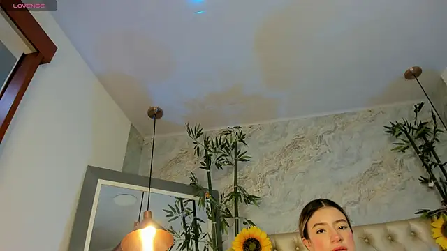 LittleeJaz webcam