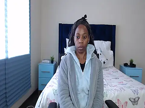 QUEENMANDYY webcam