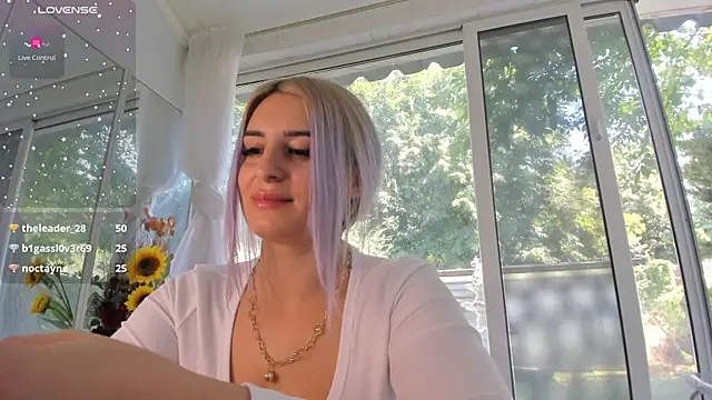 Ella_Vee