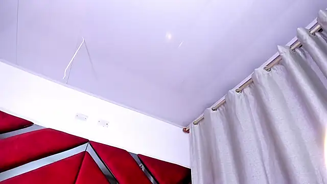 Kendra-Foxxy webcam