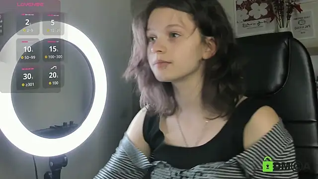 Alina_Mills webcam