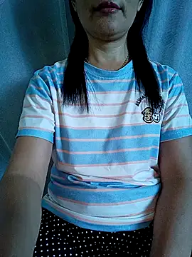 Doremon_95 live cam on StripChat