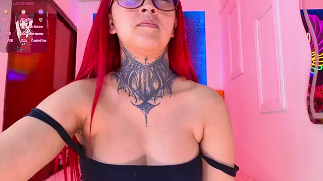 meghan_nill live cam on StripChat
