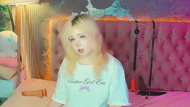 EmilyAngells webcam