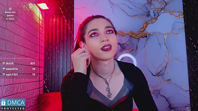 MaeveKuro webcam