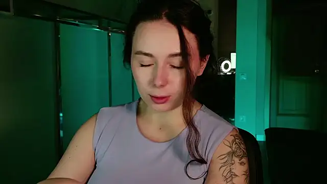 Di_na_Bell webcam