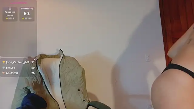 nairobi8 live cam on StripChat