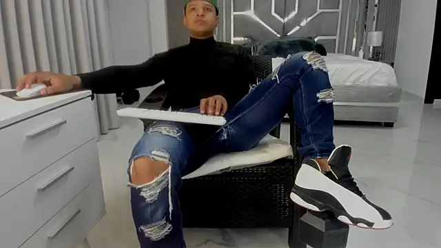 master_leather webcam