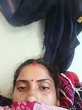 Poojaxx56 webcam