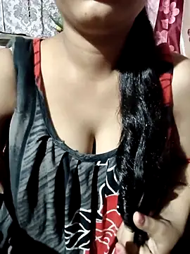 tina2005 live cam on StripChat