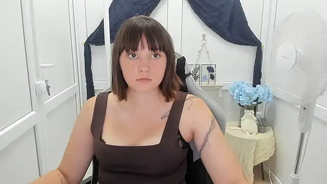 Vanilla_Vixen live cam on StripChat