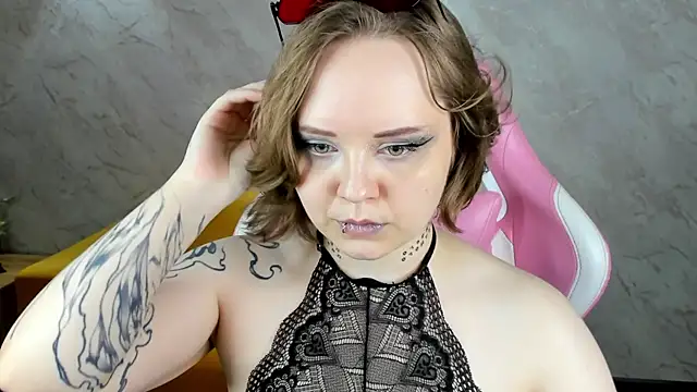 Tara-Linn live cam on StripChat