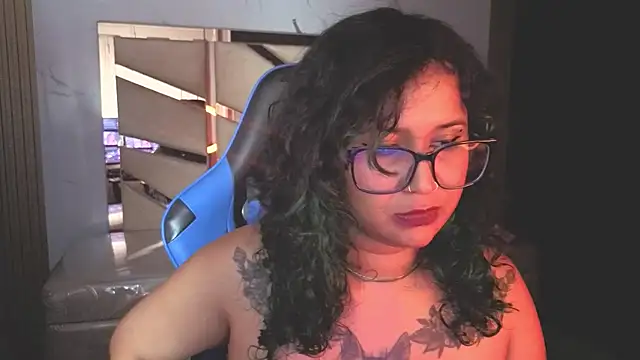 HolyCow_Girl_tp live cam on StripChat