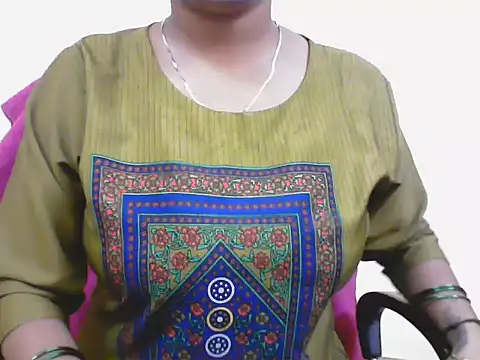 LovingPihu webcam