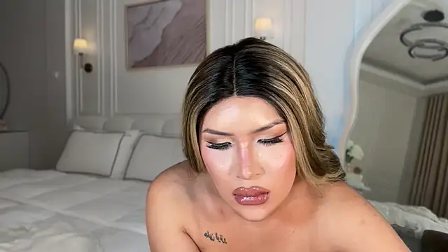 Your_Majesty_Tyra webcam