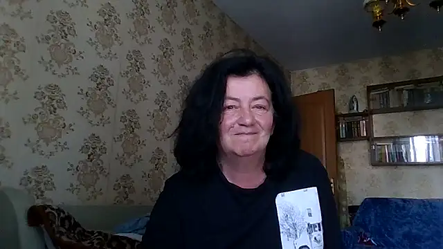 GypsiQueen2 live cam on StripChat