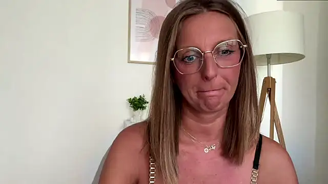 HornyJudith live cam on StripChat