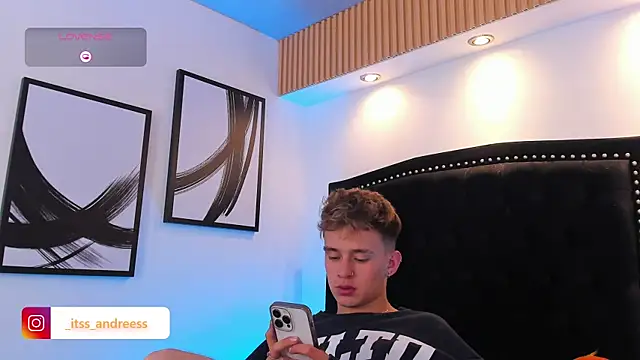 LiamWildx20 live cam on StripChat