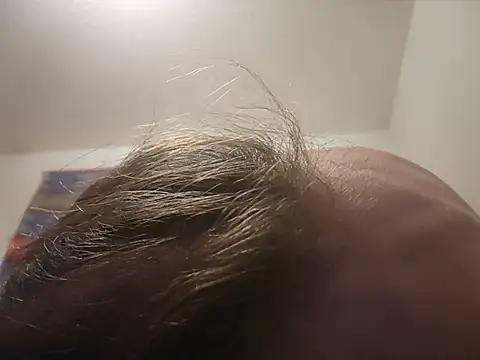 LilWhyteBoiGamer live cam on StripChat
