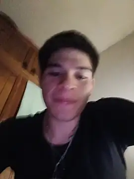 Oliver_LA live cam on StripChat