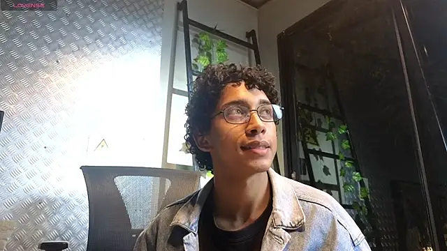 EnriqueBrook live cam on StripChat