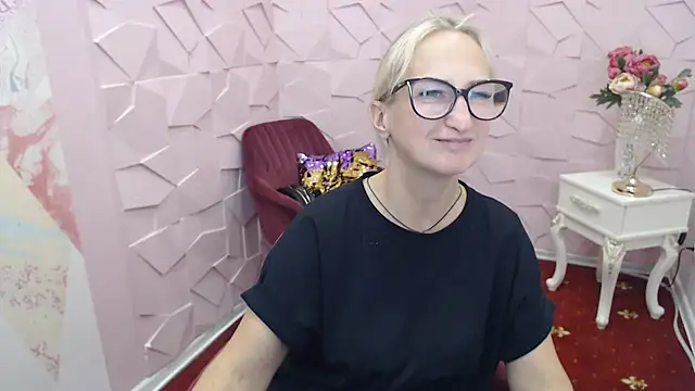 Mila_luvvv live cam on StripChat