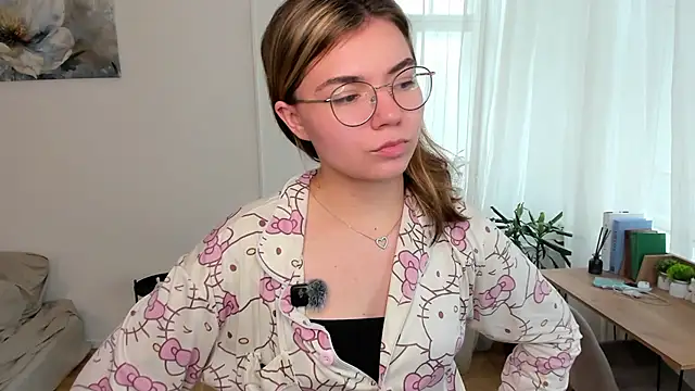 KandraBirkline live cam on StripChat