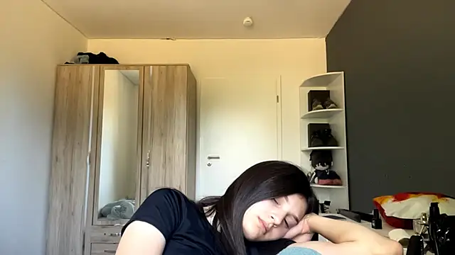 SpanishRooter live sex cam